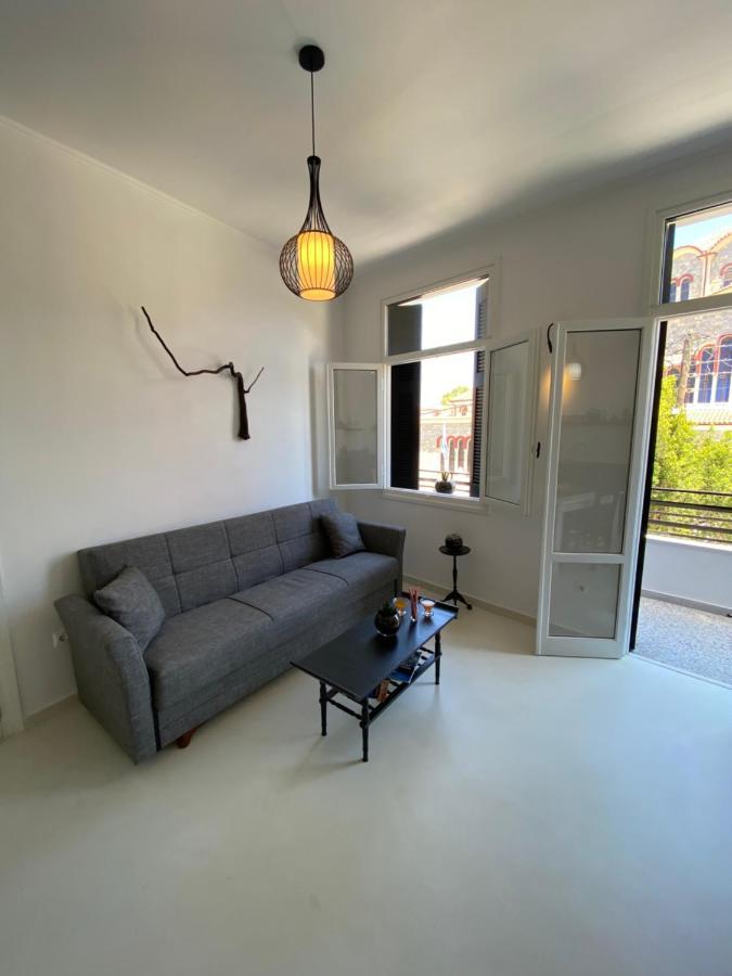 Artelie Apartment Kyparissia Exterior photo